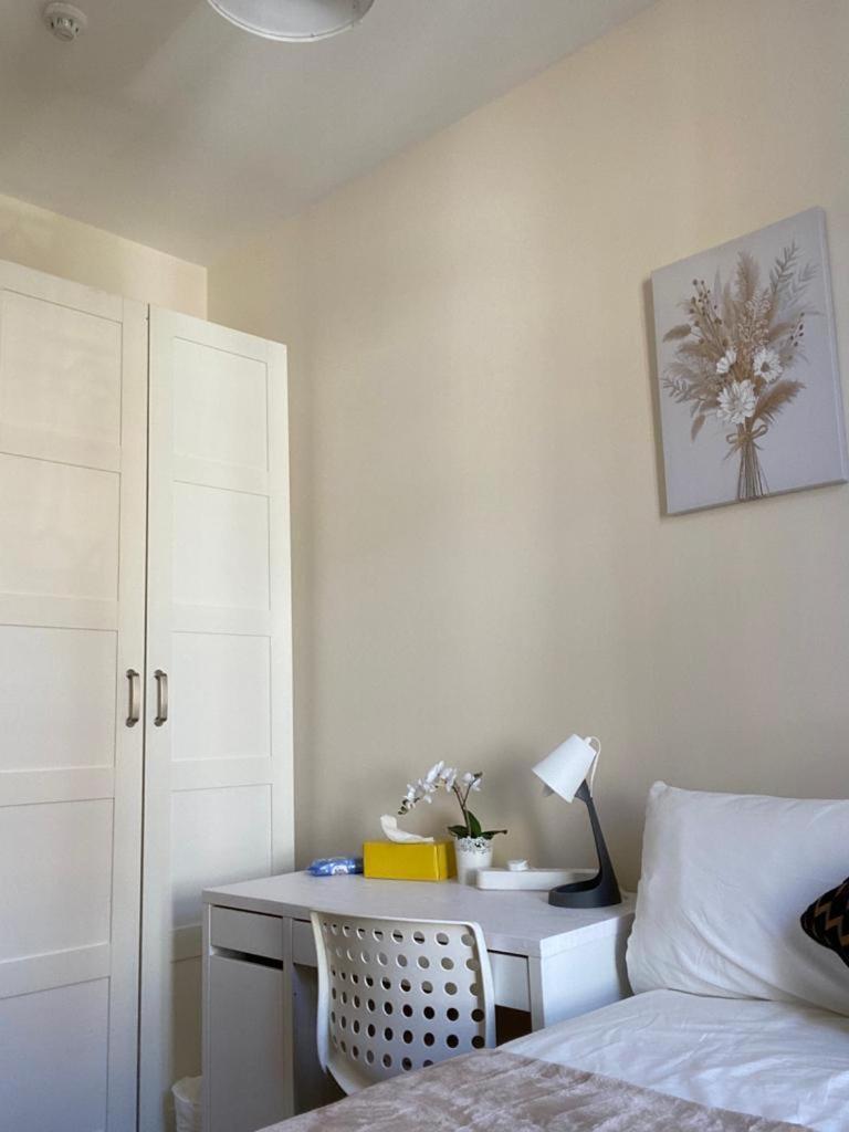 Lovely Private Rooms In Camden, Central Лондон Екстер'єр фото