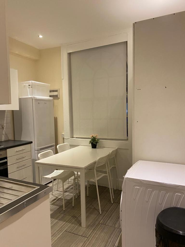 Lovely Private Rooms In Camden, Central Лондон Екстер'єр фото