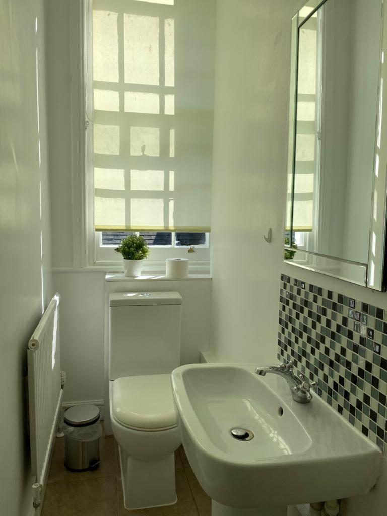 Lovely Private Rooms In Camden, Central Лондон Екстер'єр фото