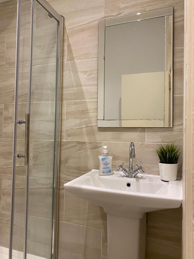 Lovely Private Rooms In Camden, Central Лондон Екстер'єр фото